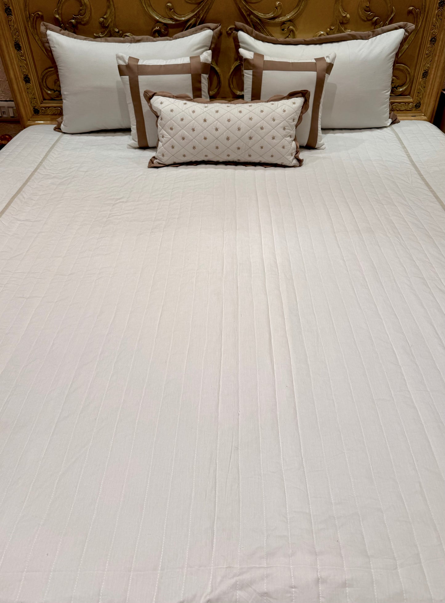 THE PEARL SCALLOP BEDDING SET