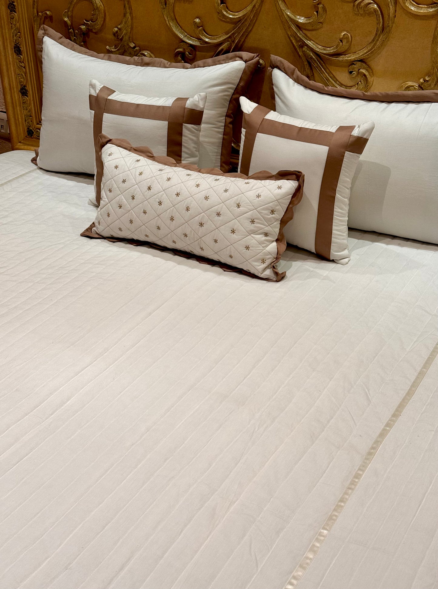 THE PEARL SCALLOP BEDDING SET