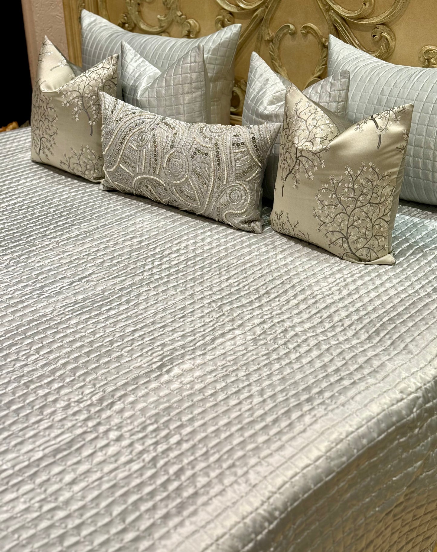 THE SILVER COBBLESTONE BEDDING SET