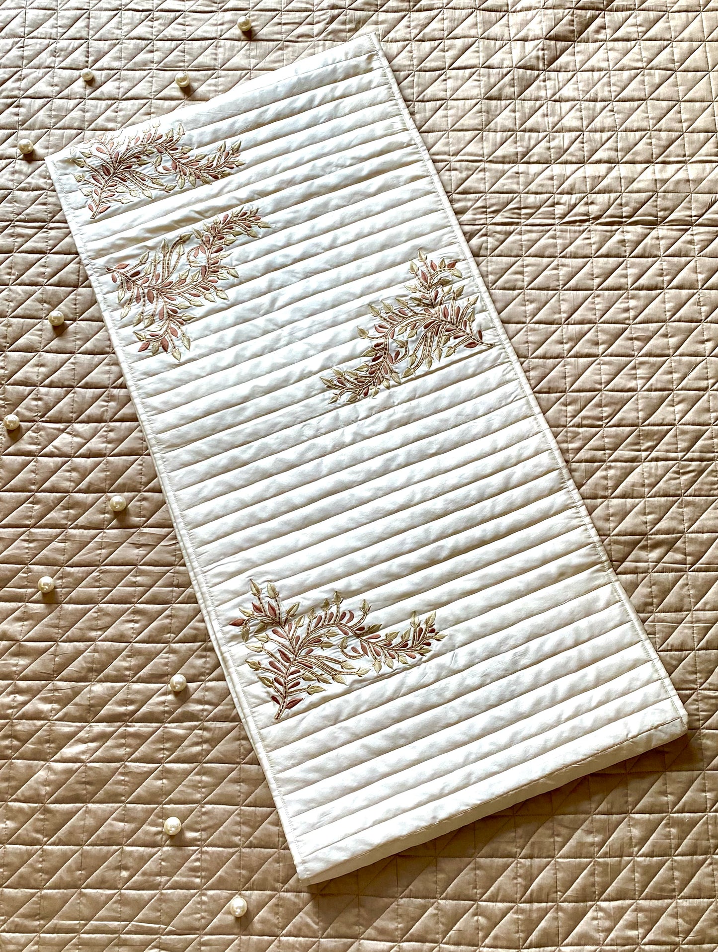 THE VICTORIAN BED RUNNER