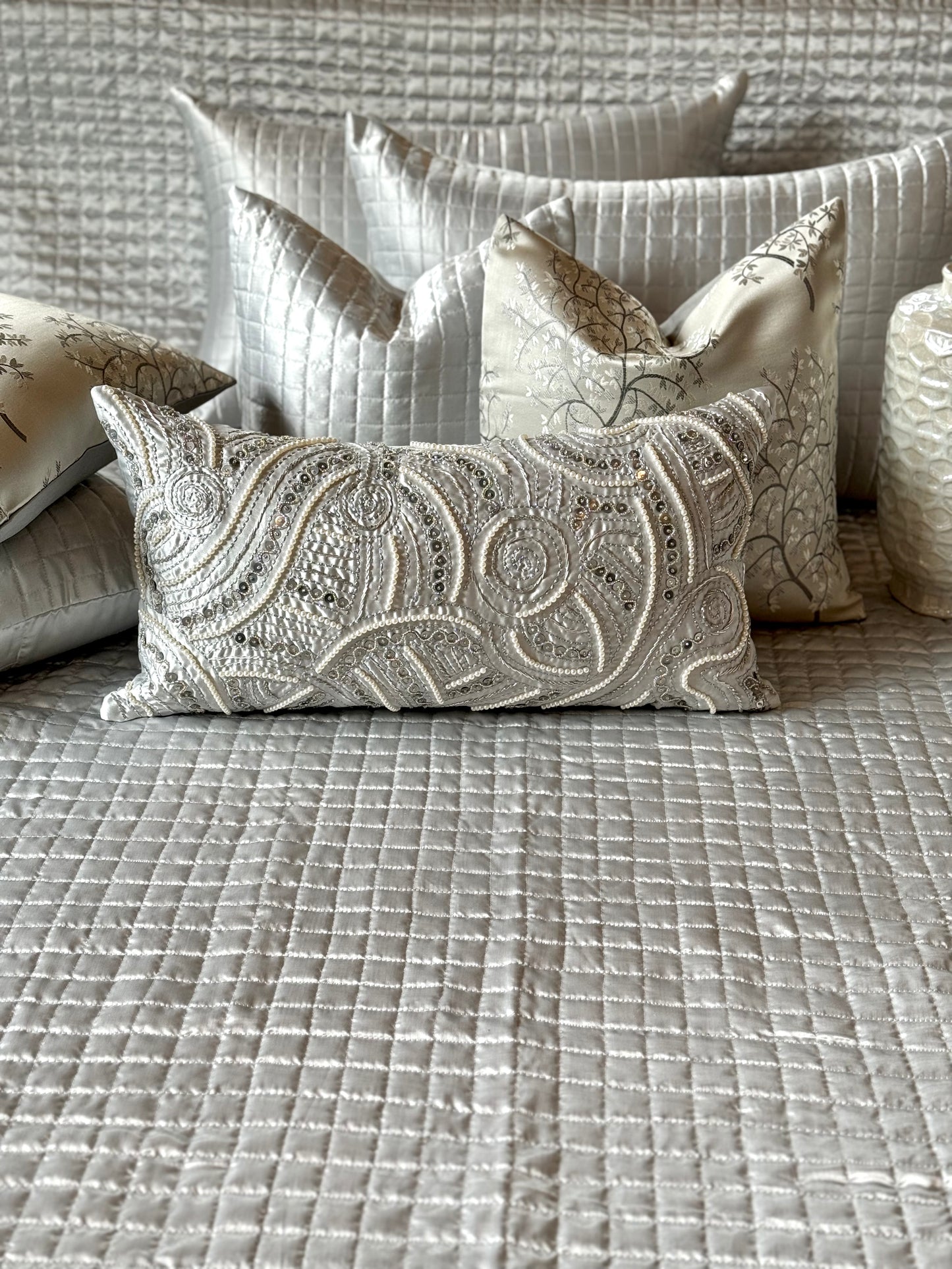 THE SILVER COBBLESTONE BEDDING SET