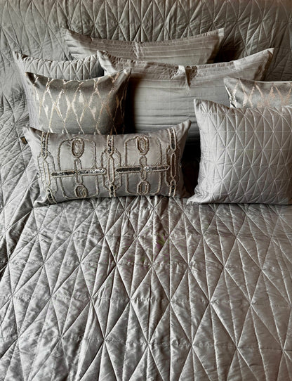 THE SLAYTE BEDDING SET