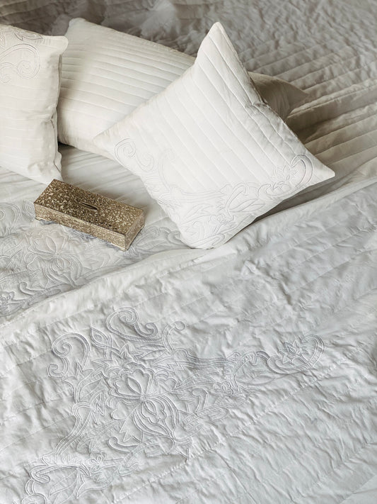 WHITE LEHER QUILTED BEDSPREAD