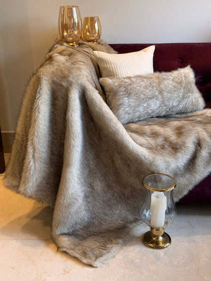 THE BEIGE FUR THROW