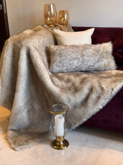 THE BEIGE FUR THROW