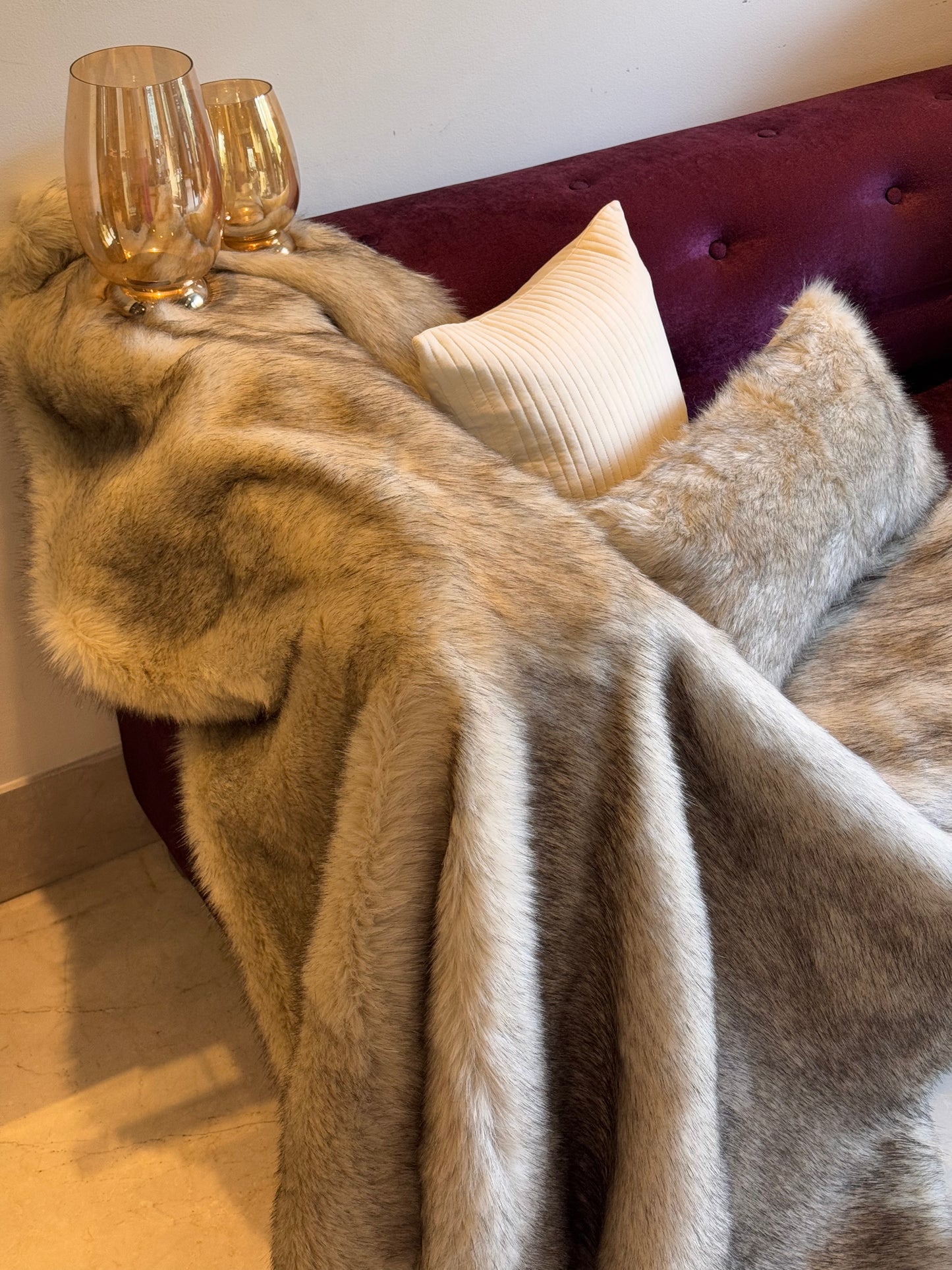 THE BEIGE FUR THROW