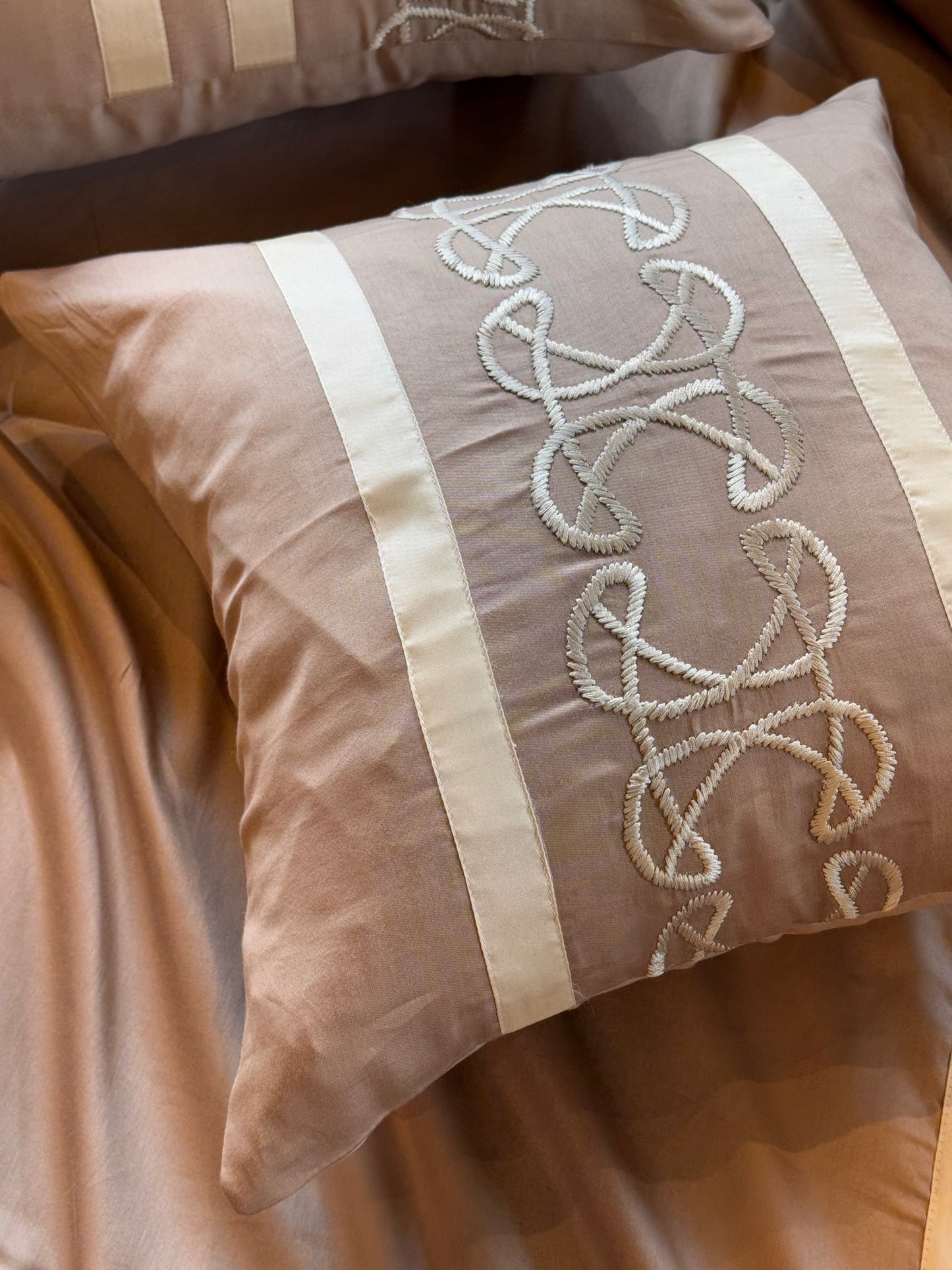 THE BEIGE PAPILLON BEDSHEET