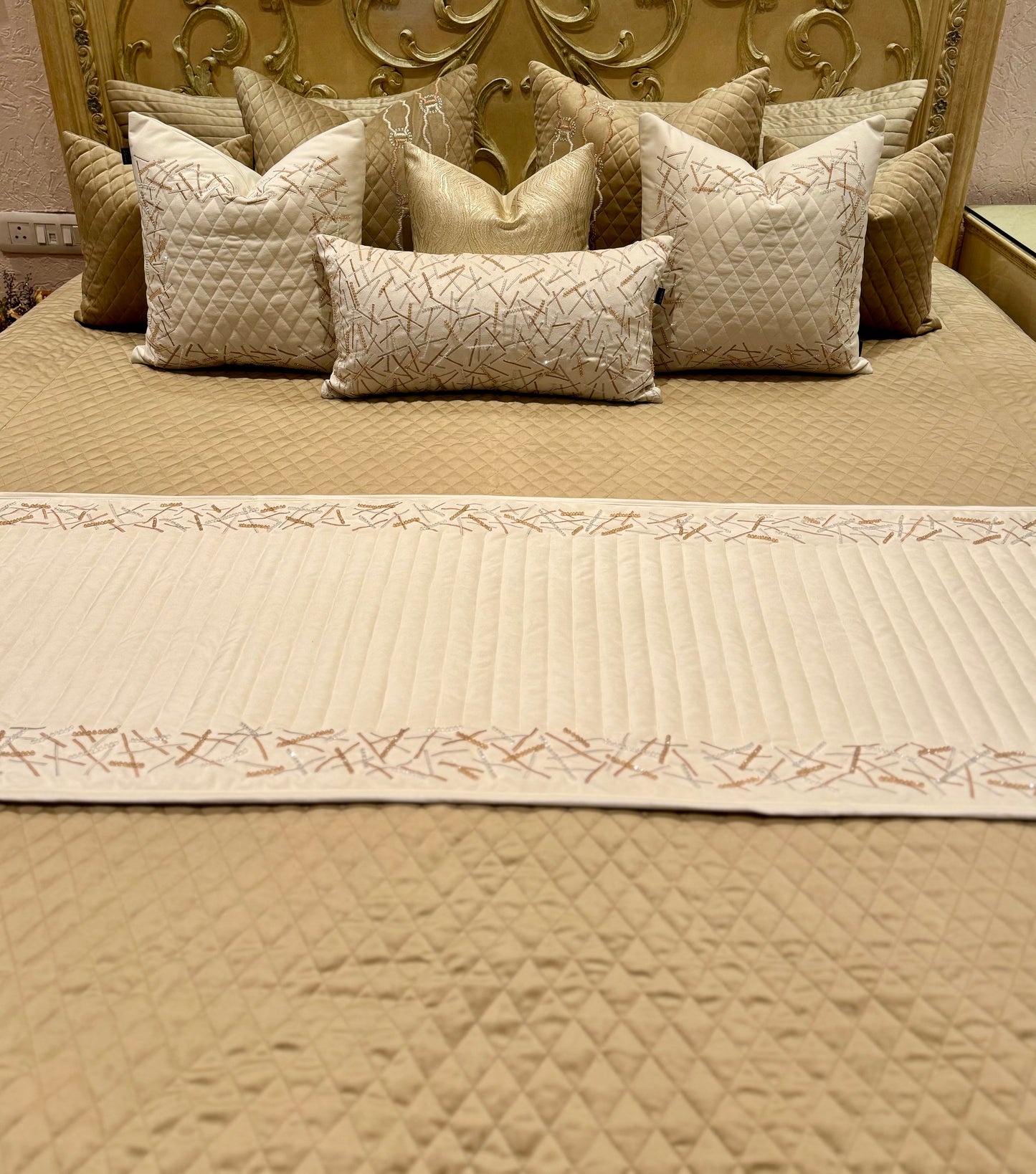 THE GOLD CHOPSTICKS BEDDING SET