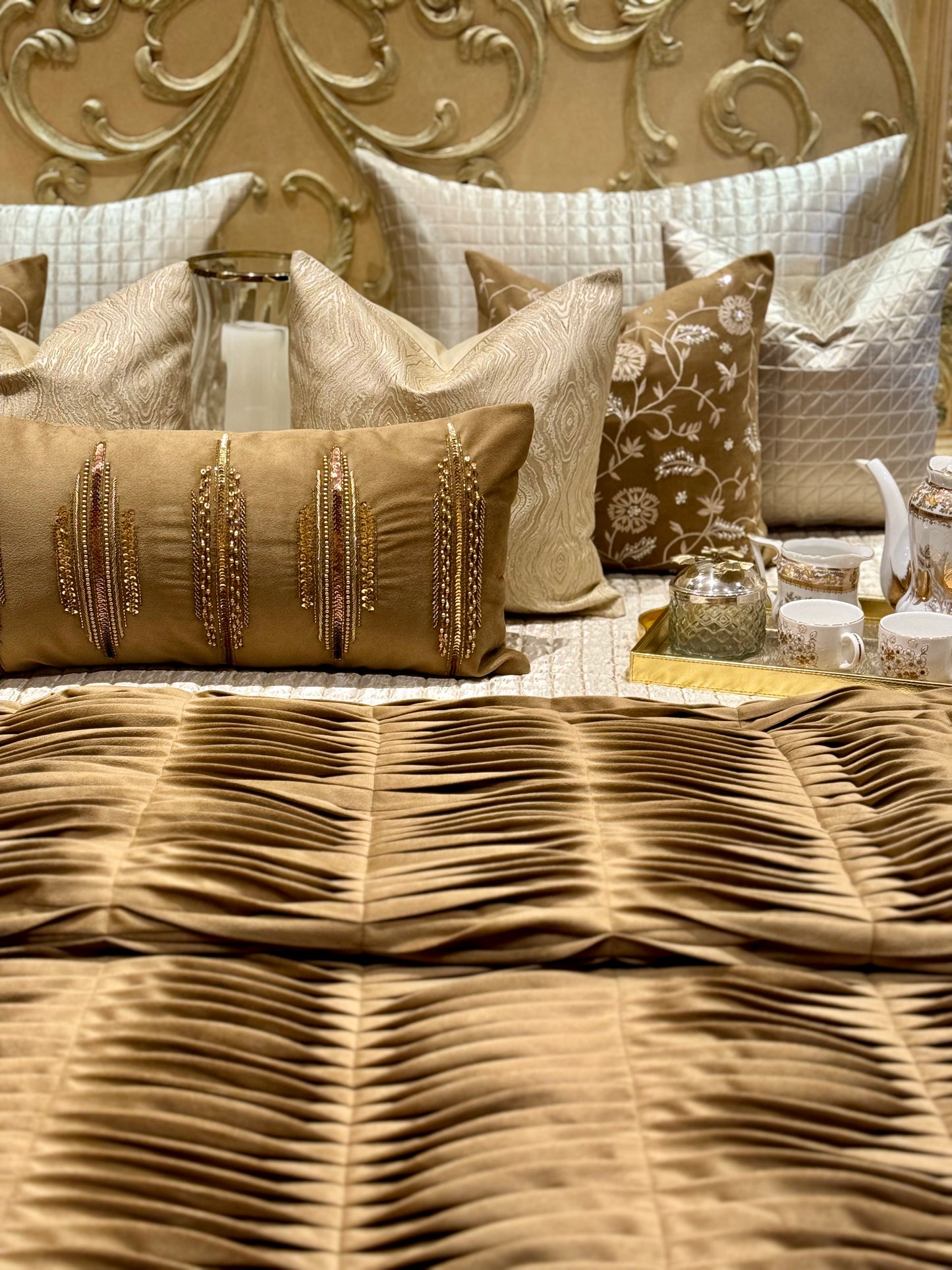 THE GOLD PLEATED QUILT SET