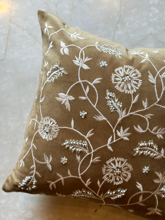 THE GOLD IRIS ACCENT CUSHION COVER