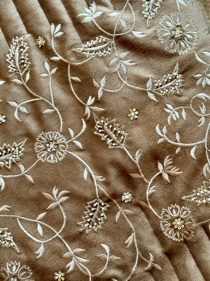 THE BROWN IRIS BED RUNNER