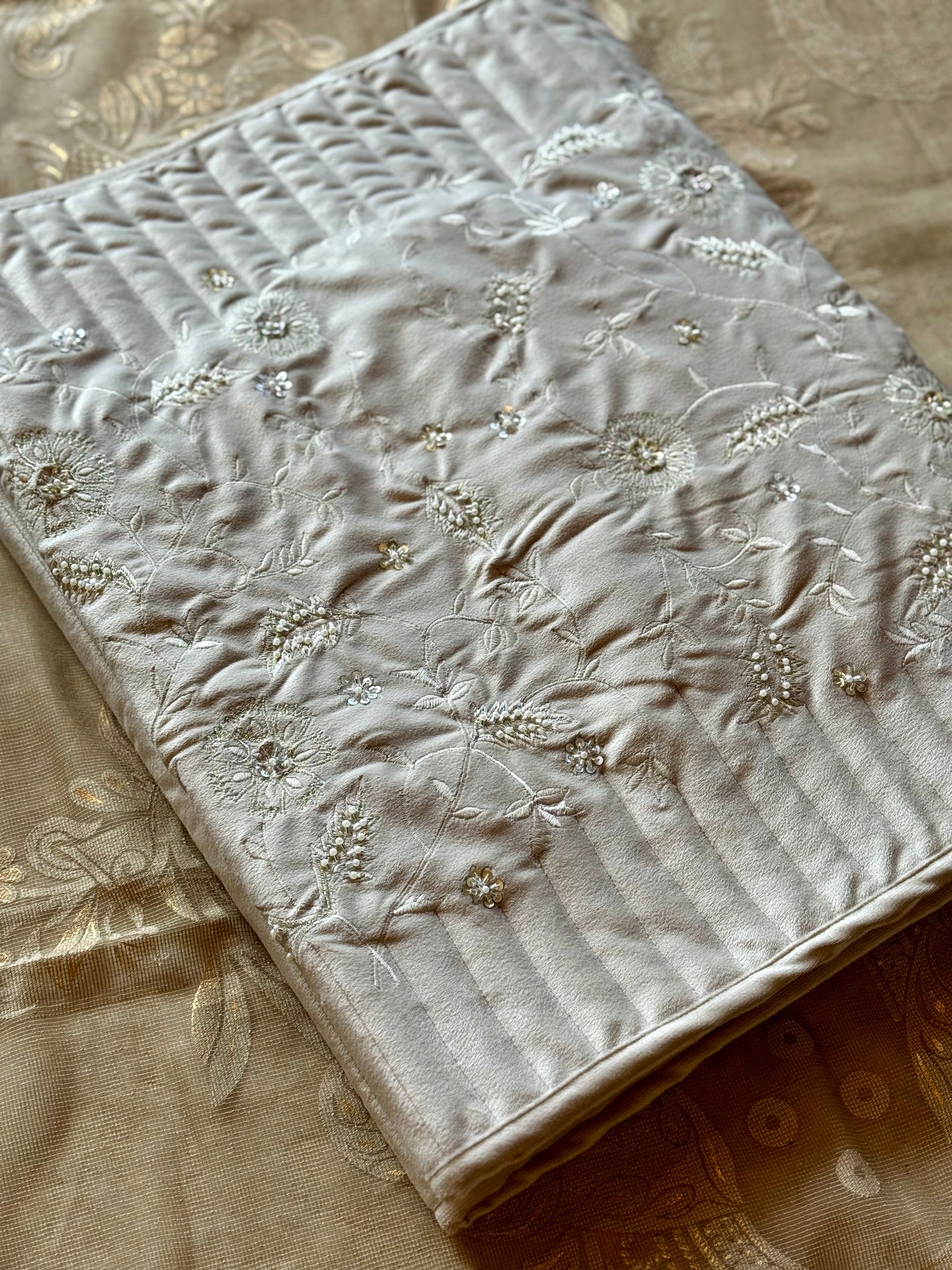 THE IVORY IRIS BED RUNNER