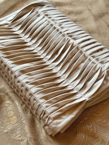 THE PLEATED BED RUNNER