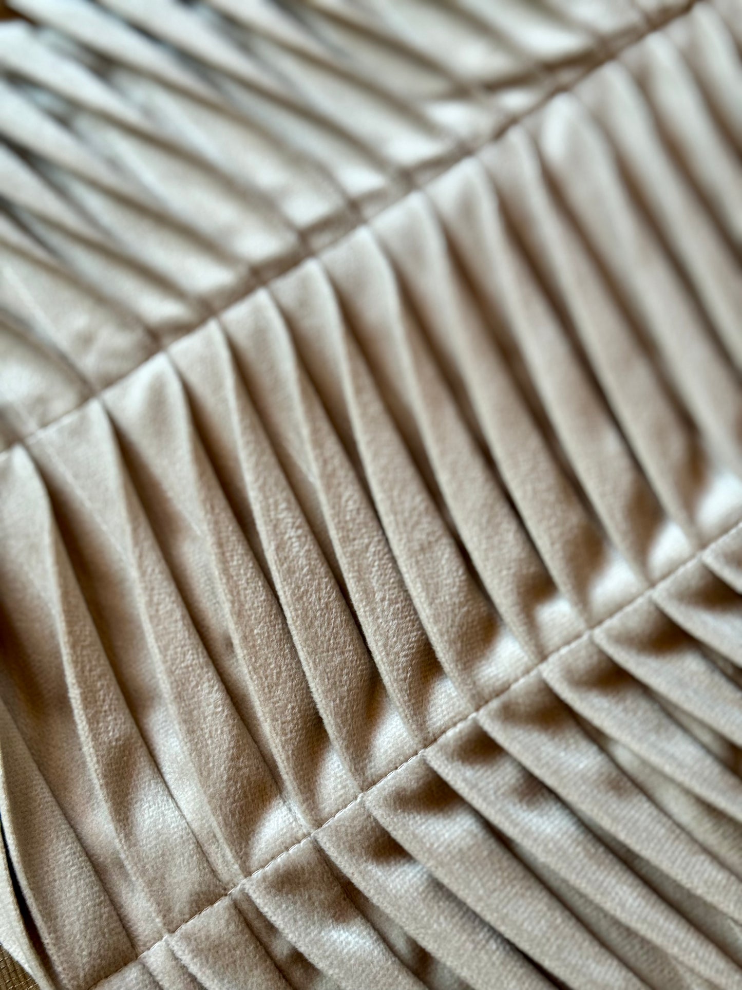 THE PLEATED BED RUNNER