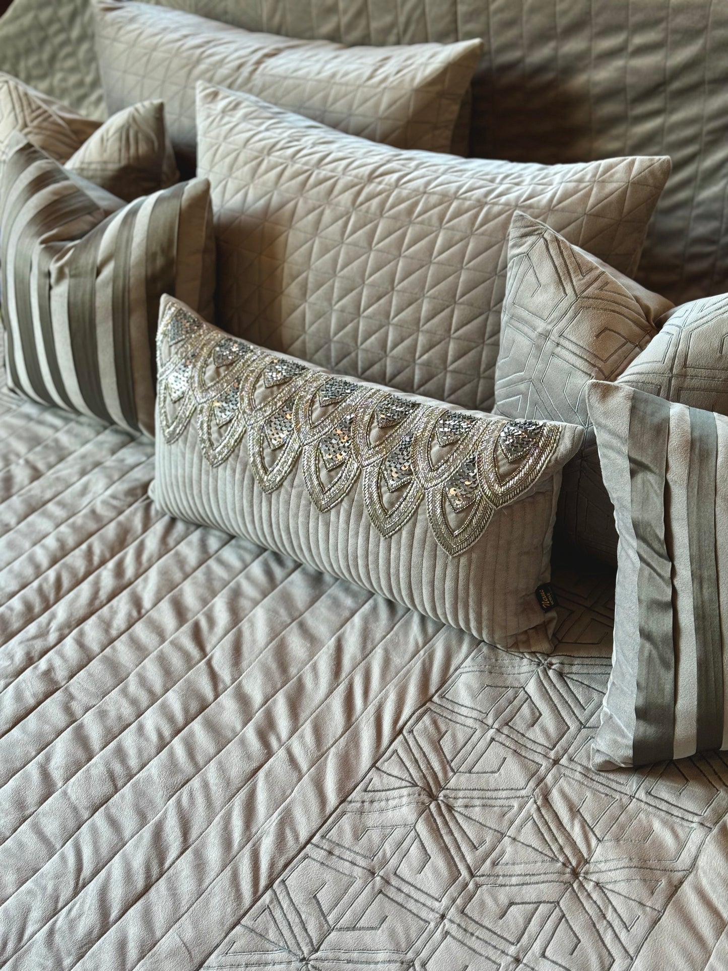 THE GREY LABYRINTH BEDDING SET