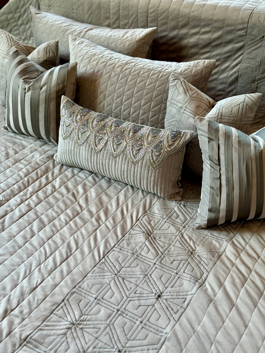 THE GREY LABYRINTH BEDDING SET