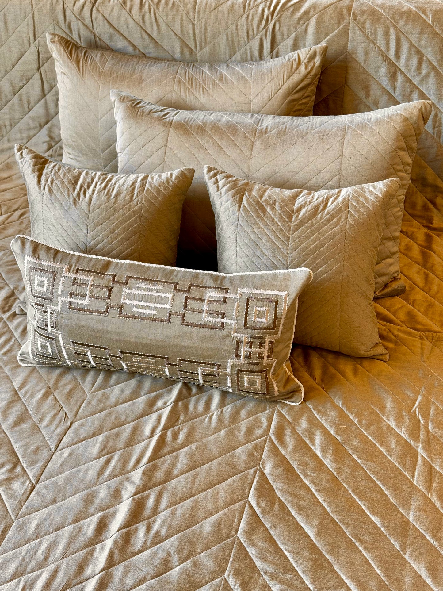 THE GOLD THISTLE BEDDING SET