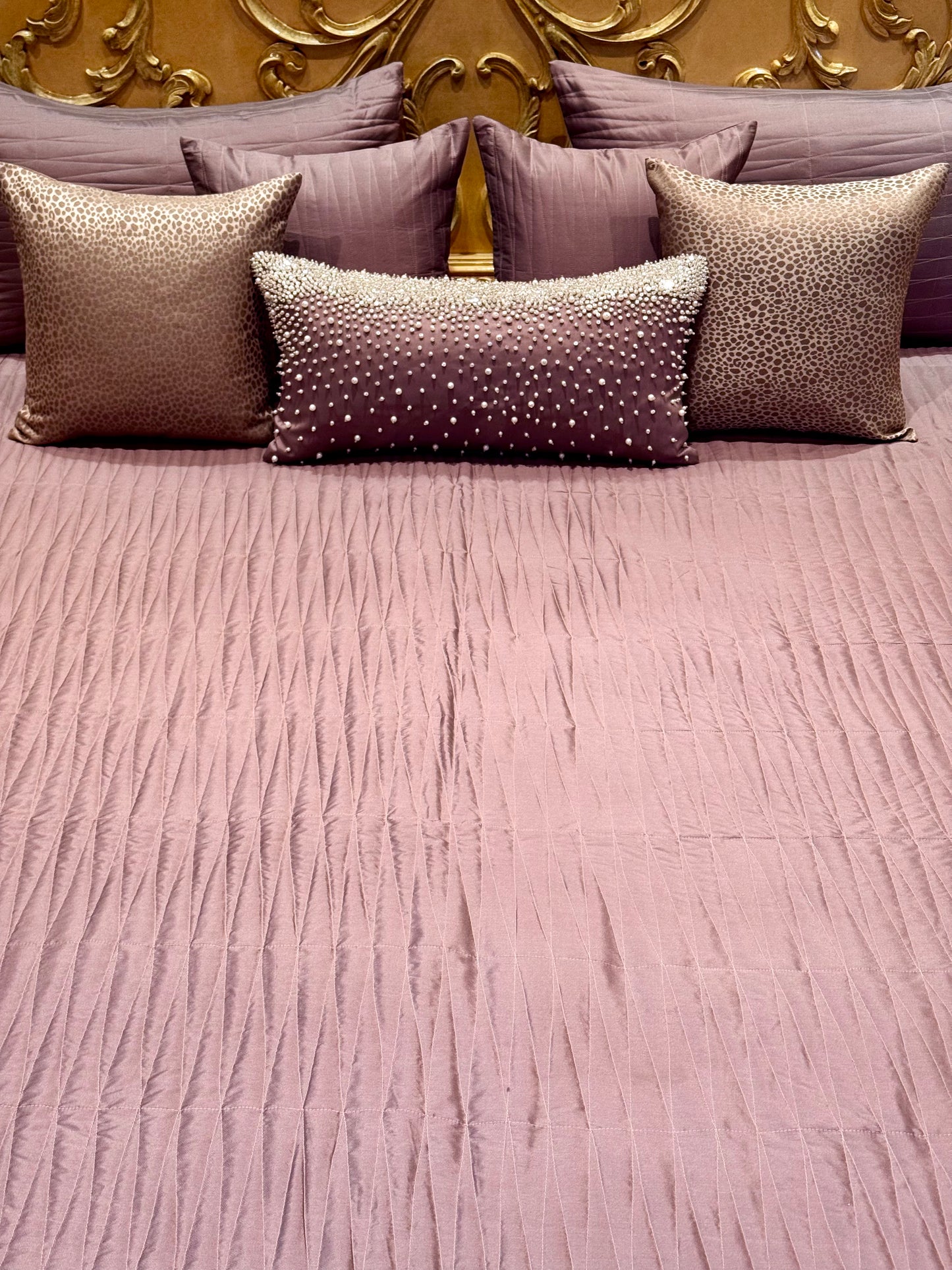 THE DUSTY MAUVE BEDDING SET