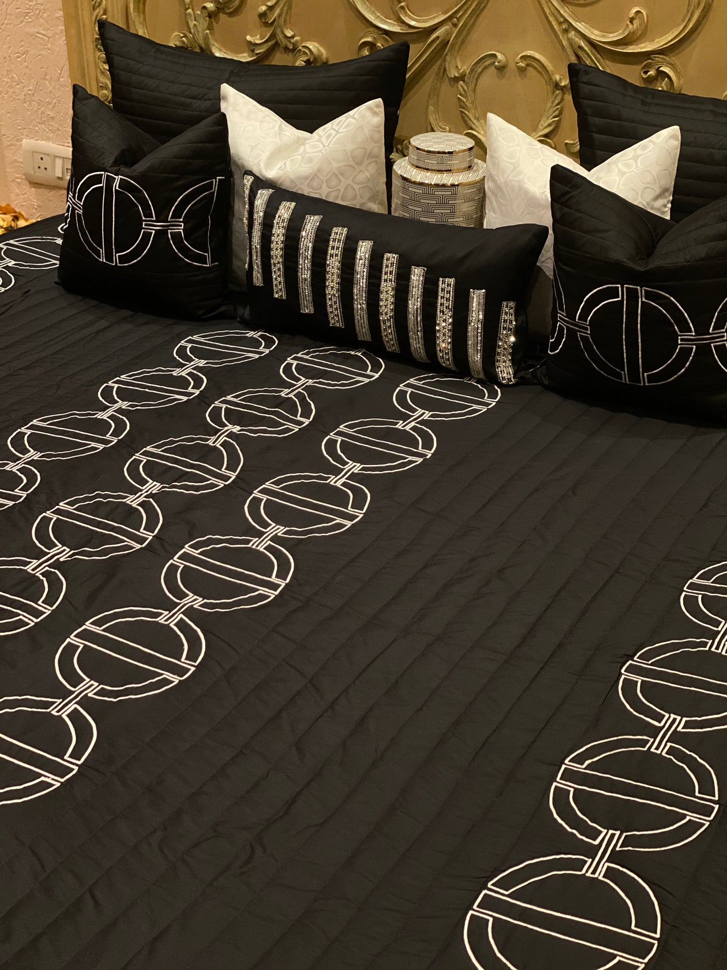 The Black Link Bedding Set