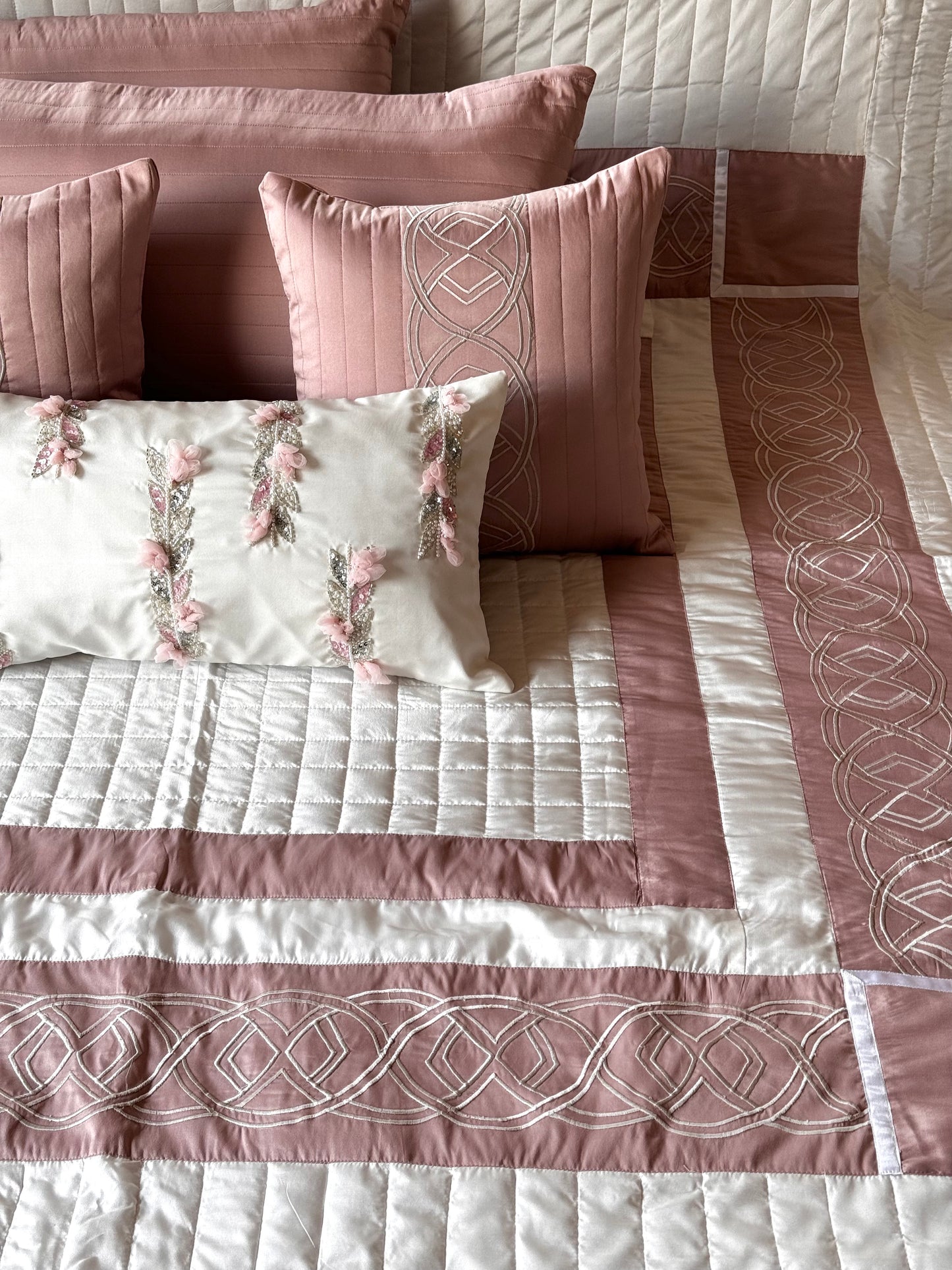 THE ROSE PINK LINK BEDDING SET