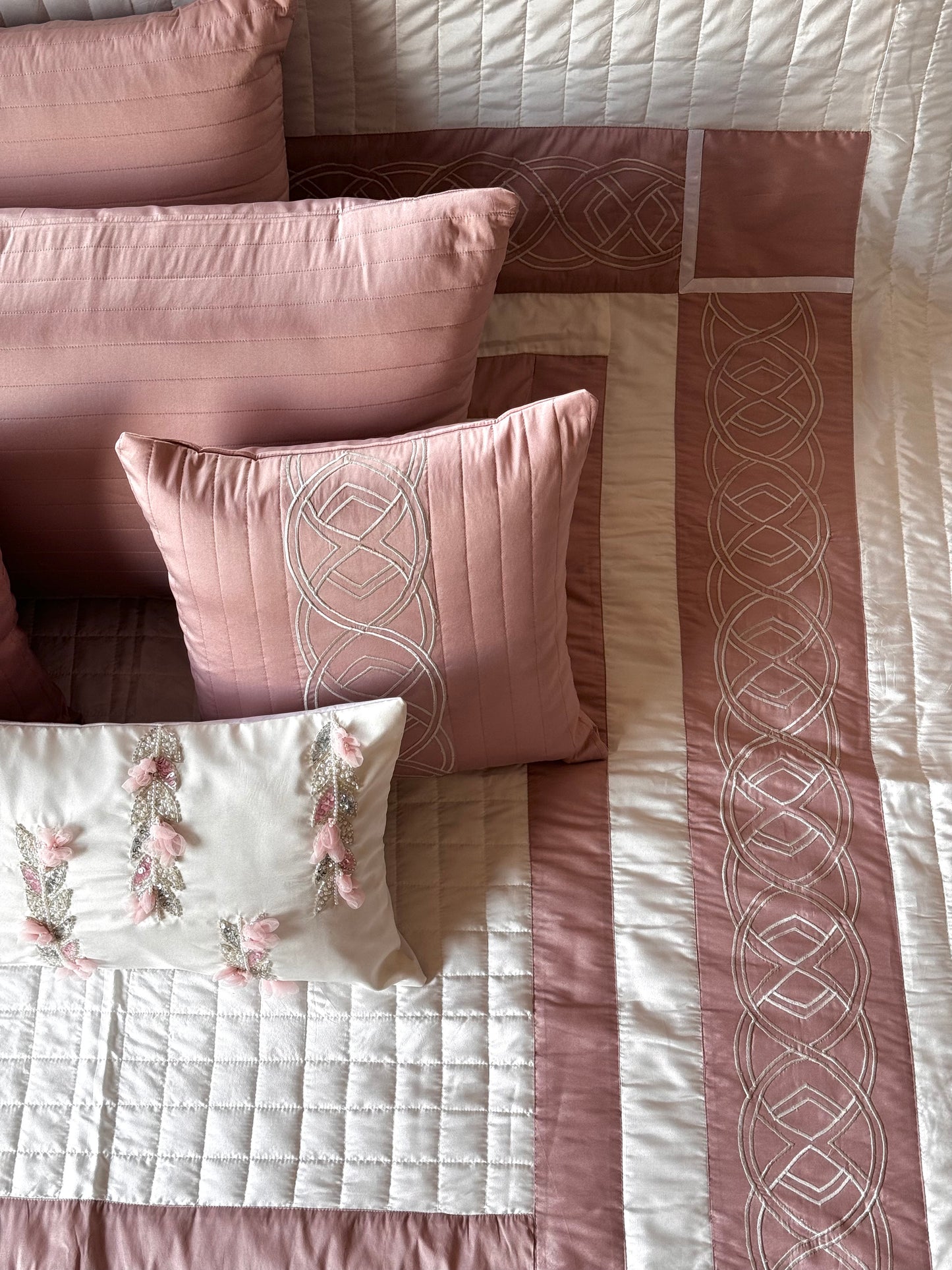 THE ROSE PINK LINK BEDDING SET