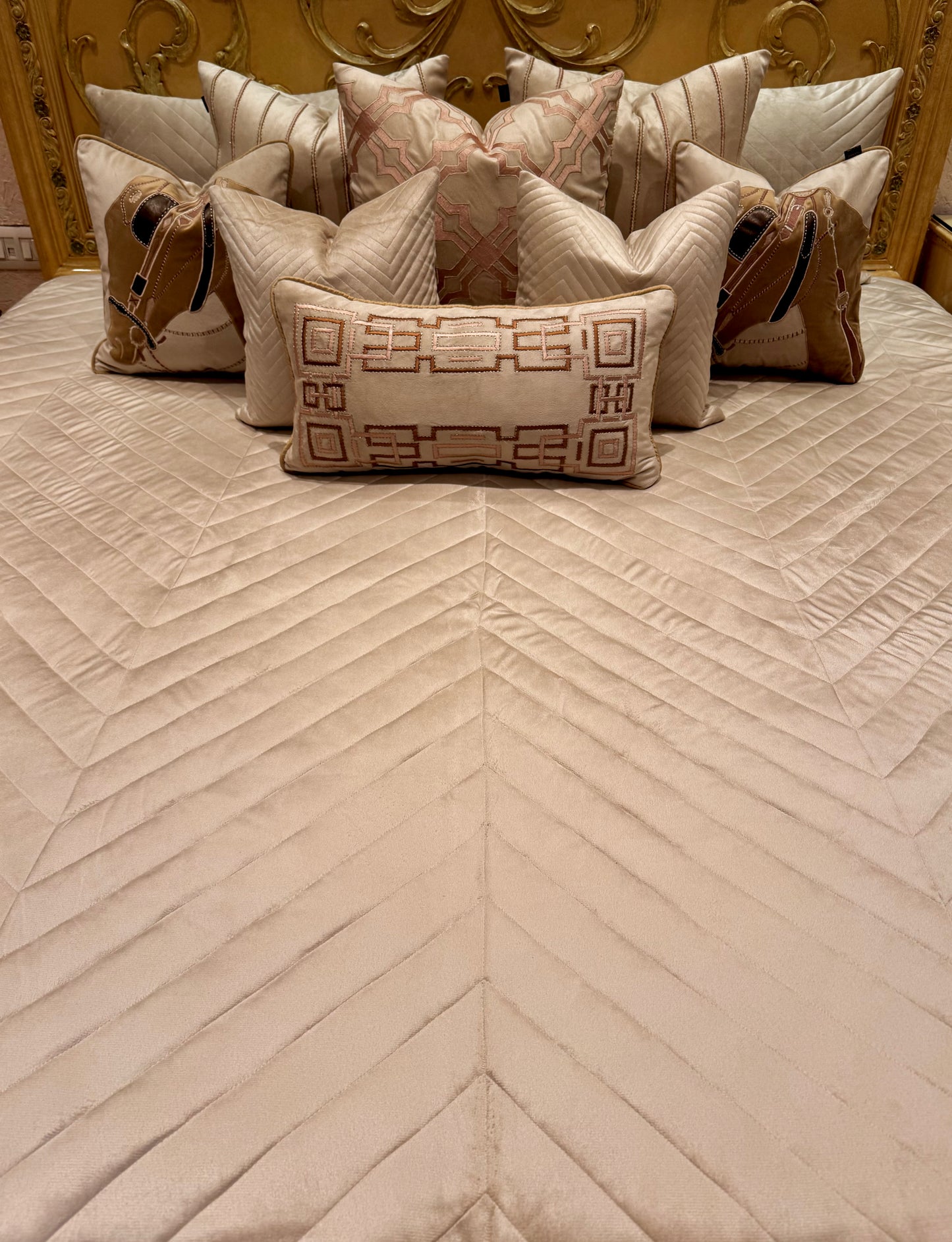 THE OYSTER EQUESTRIAN BEDDING SET