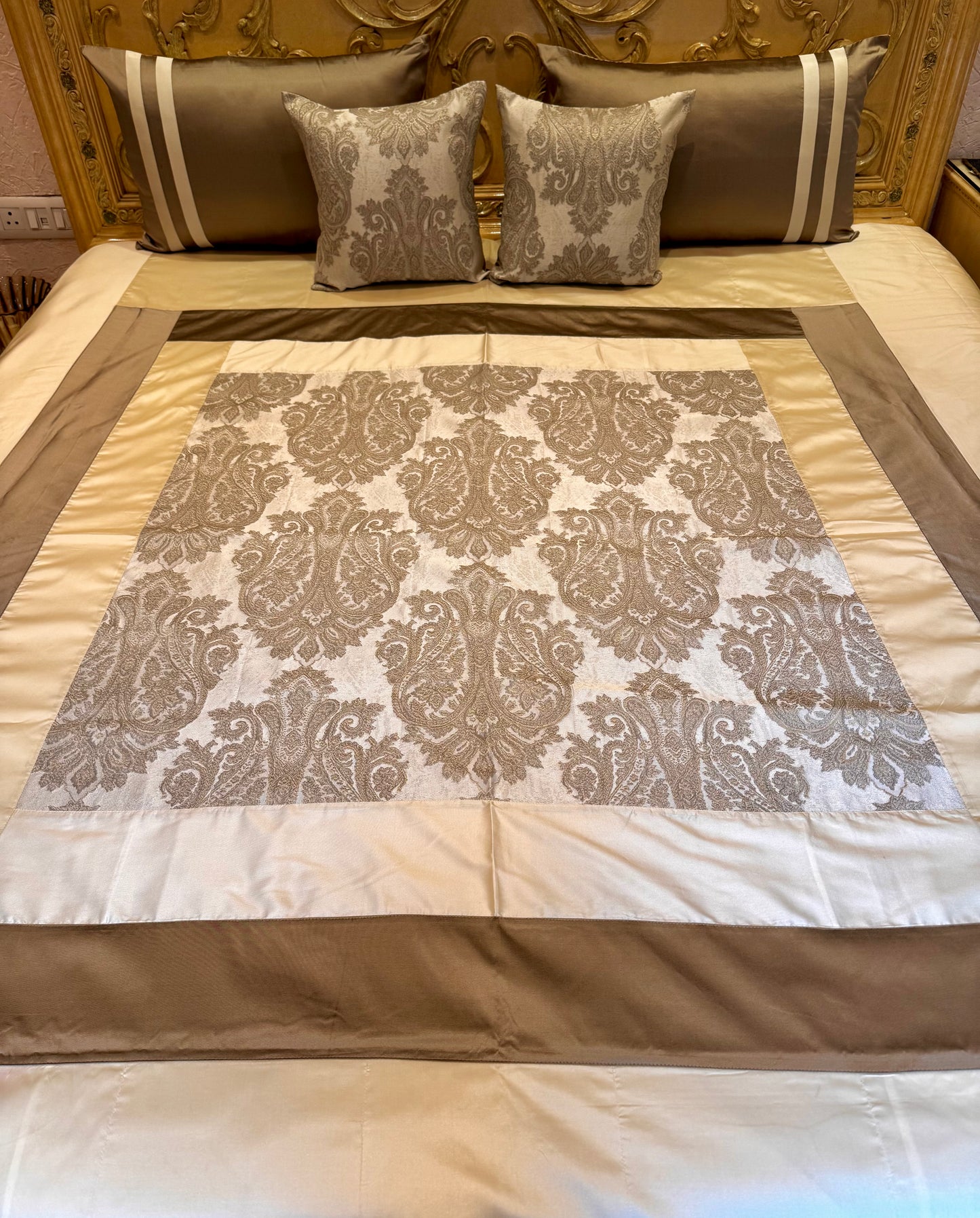 THE GREEK BEDSPREAD