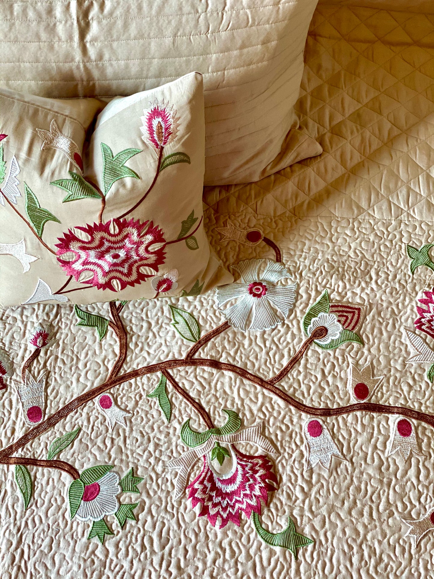 BEIGE HIBISCUS BEDDING SET