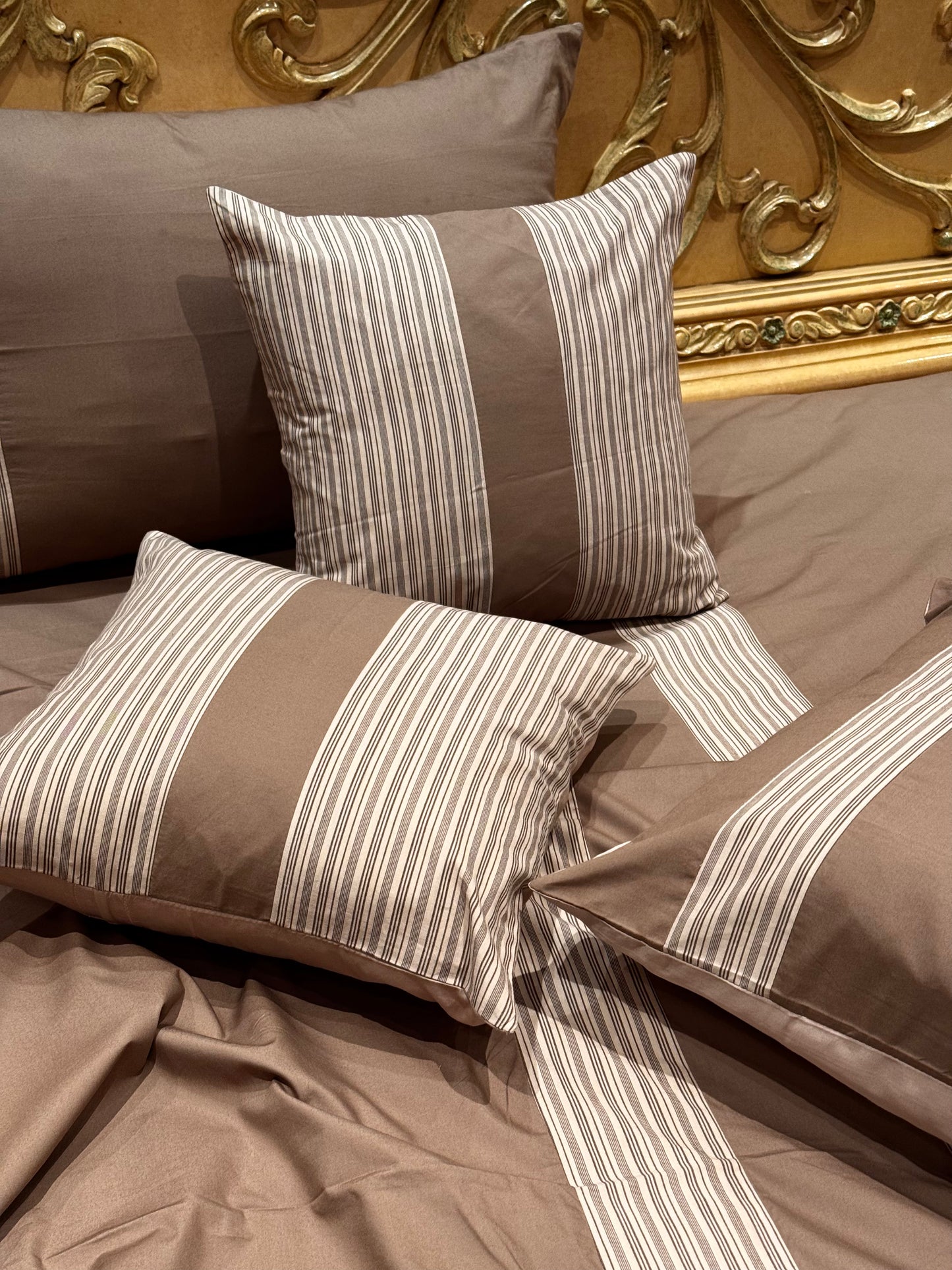 THE BROWN STRIPE BEDSHEET