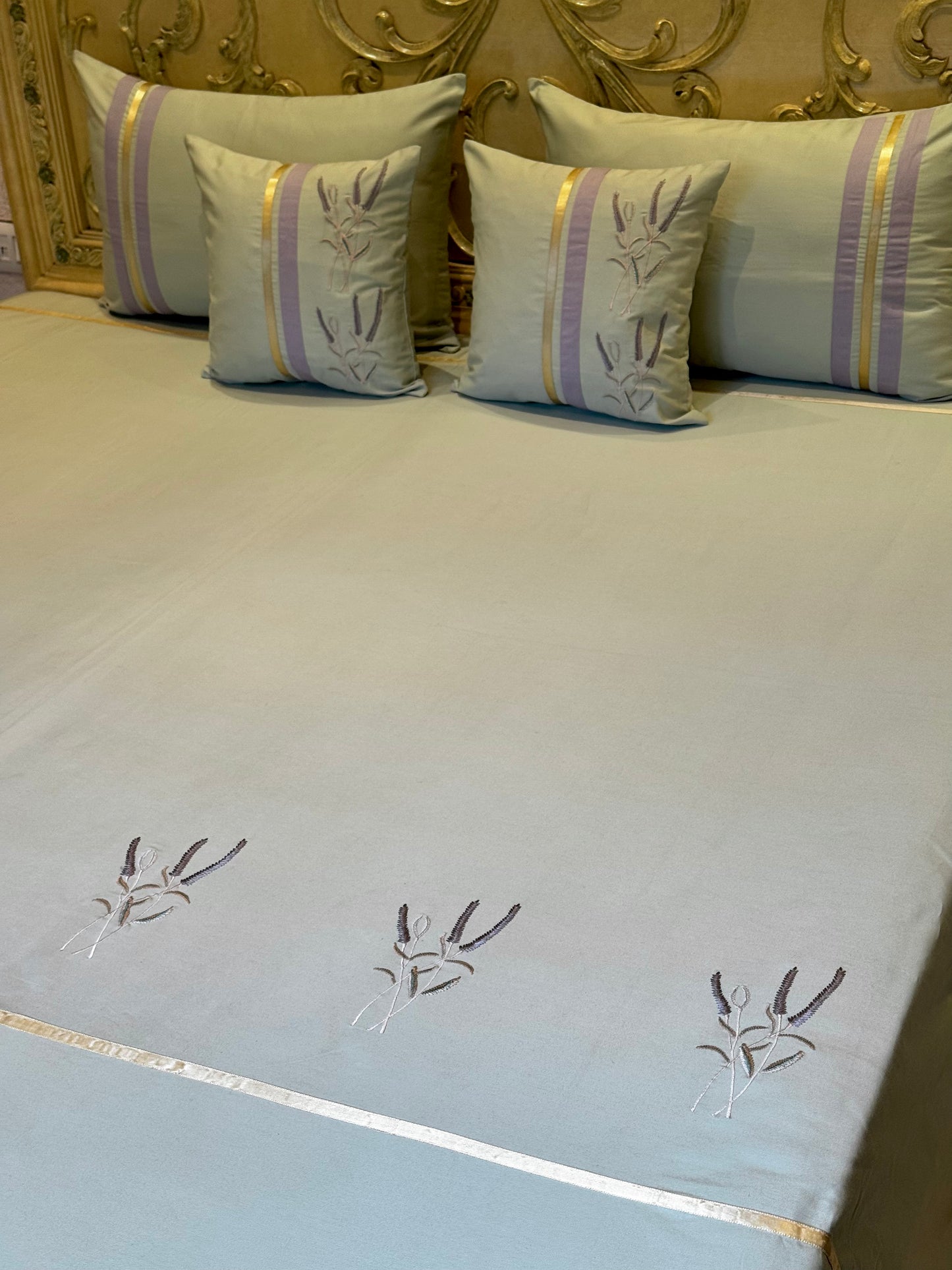 THE GREEN LAVENDER BEDSHEET