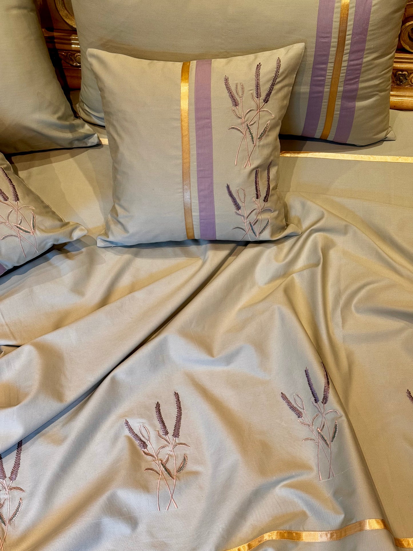 THE GREEN LAVENDER BEDSHEET