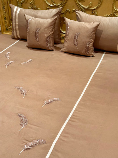 THE BEIGE FEATHER BEDSHEET