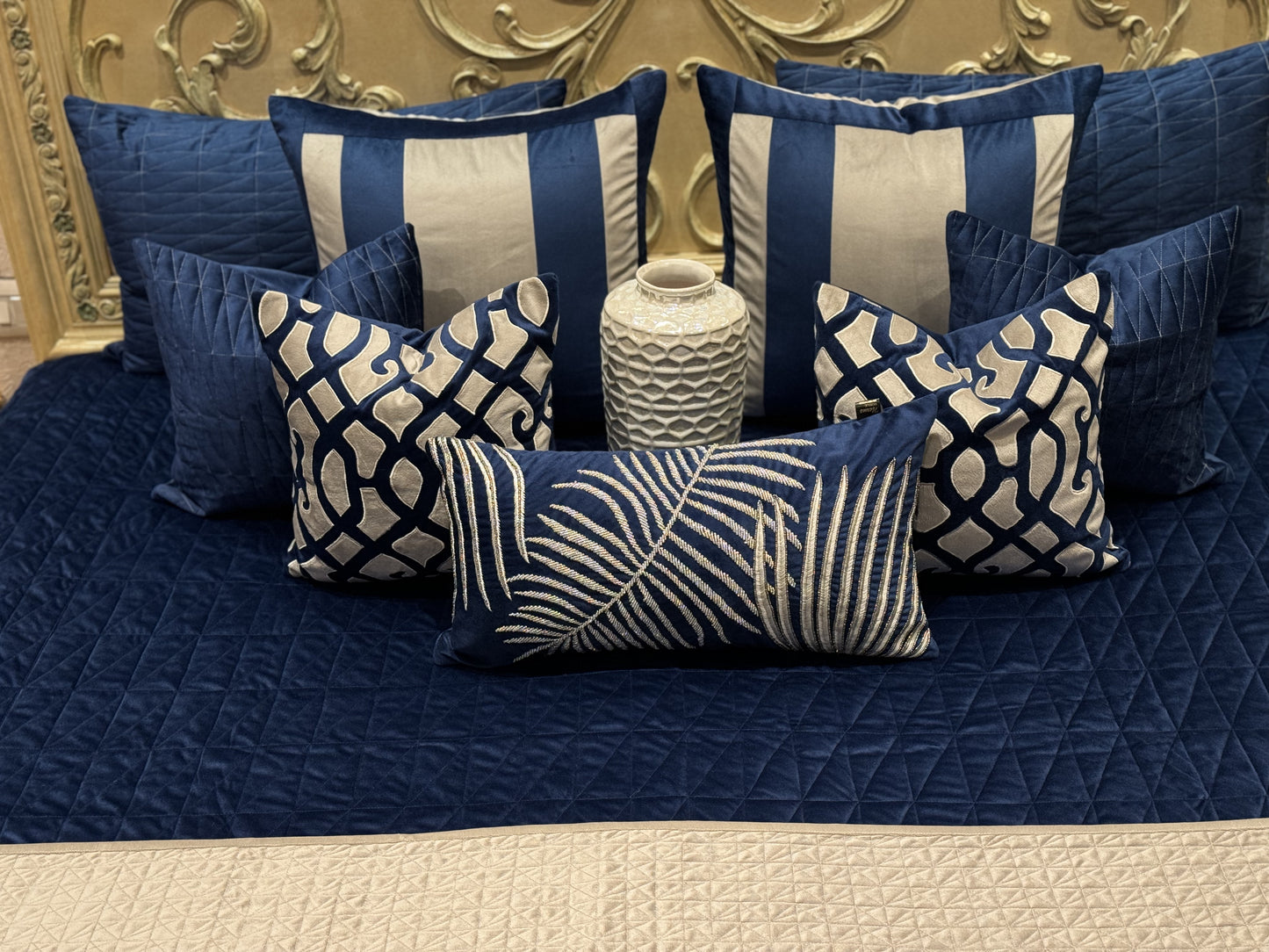 THE BLUE PALM LEAF BEDDING SET