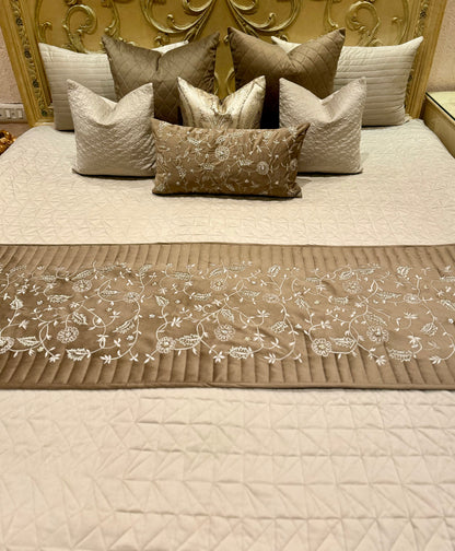 THE BROWN IRIS BEDDING SET