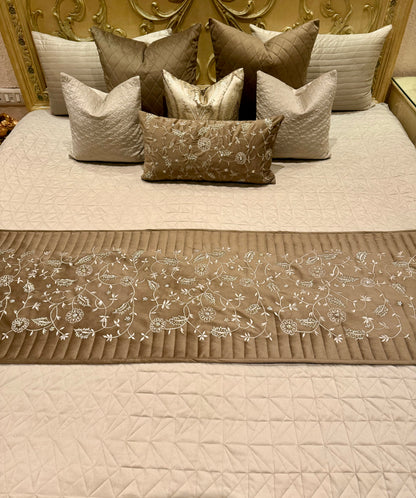 THE BROWN IRIS BEDDING SET