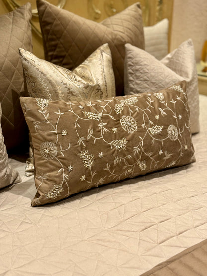 THE BROWN IRIS BEDDING SET