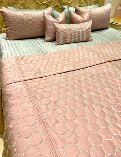 THE BLUSH PINK HONEYCOMB QUILT SET