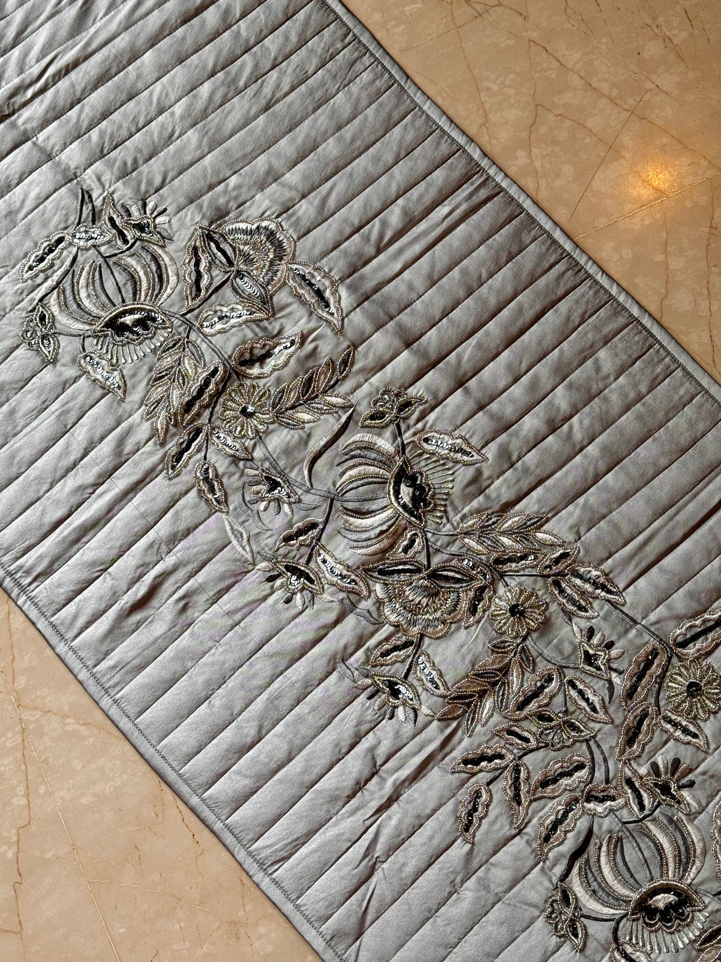 THE SILVER ORCHID BED RUNNER