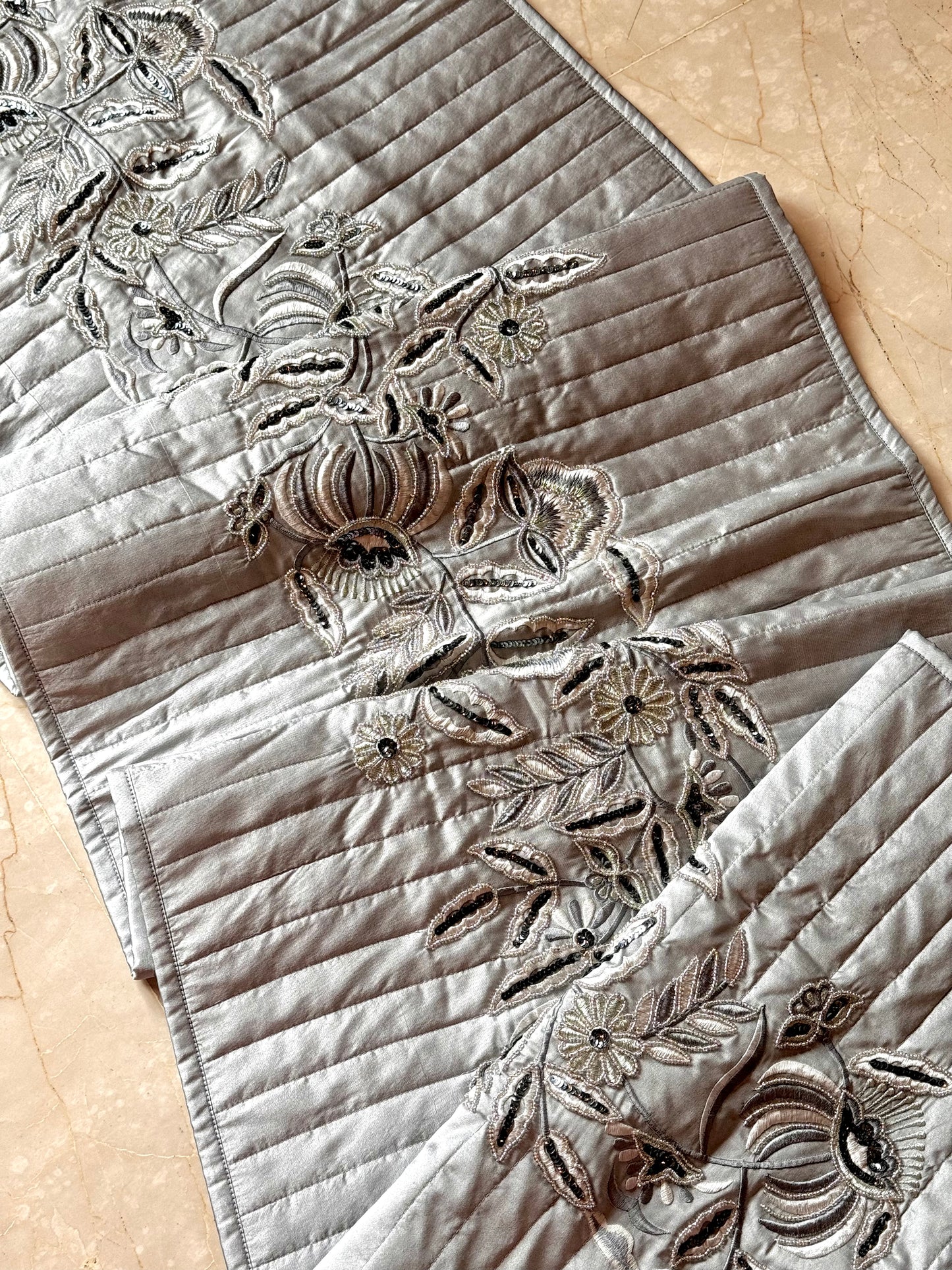 THE SILVER ORCHID BED RUNNER