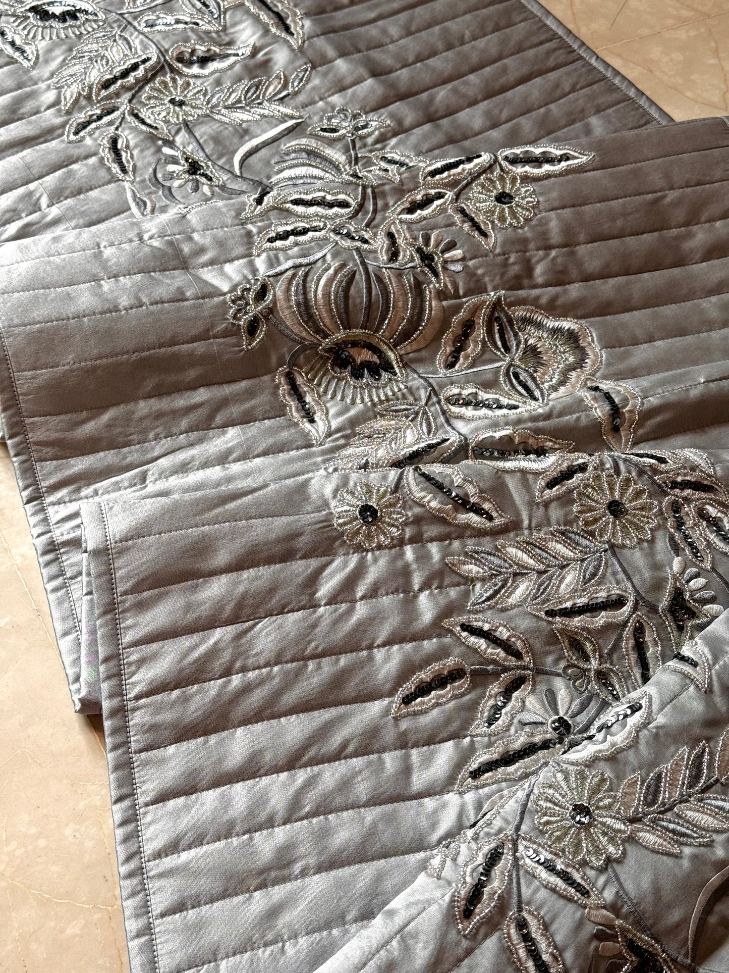 THE SILVER ORCHID BED RUNNER