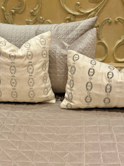 THE ARNOLD BEDDING SET