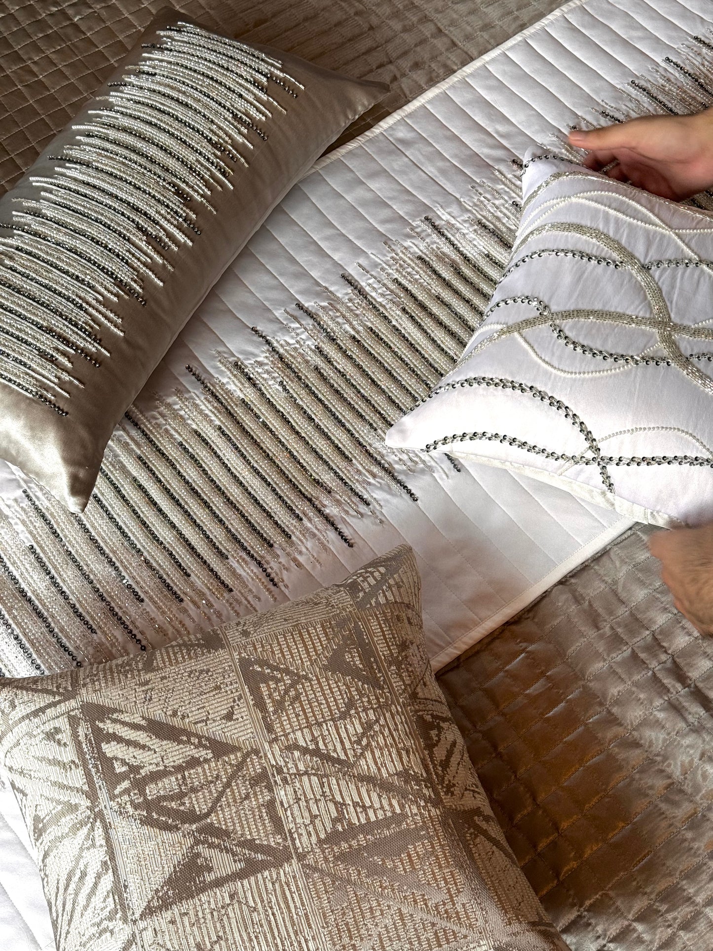 THE ILLUMINATION BEDDING SET