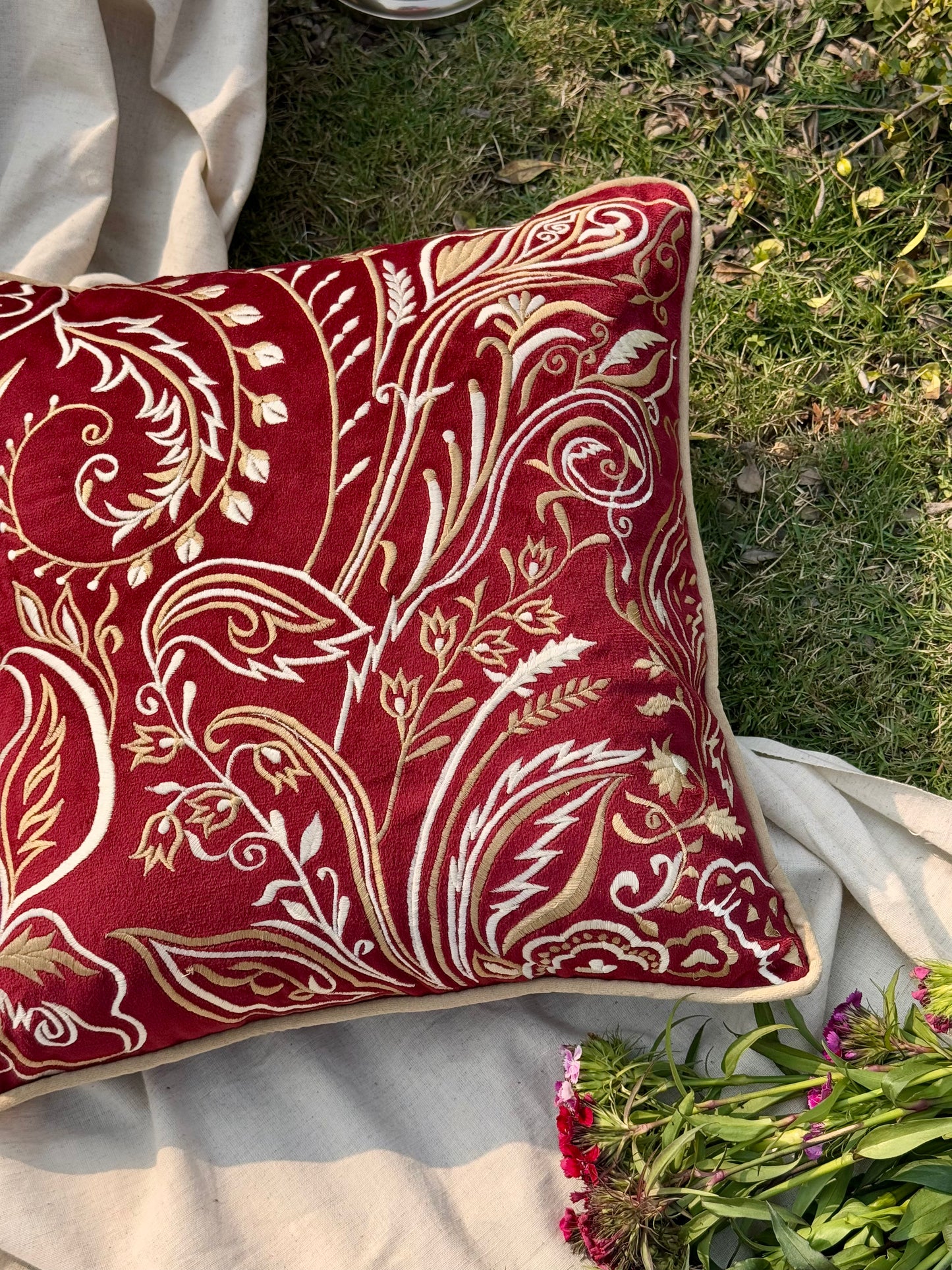 THE MAROON SAVANNAH CUSHION