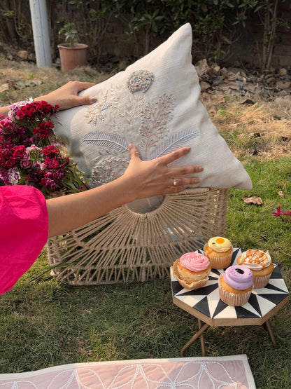 THE BOUQUET CUSHION