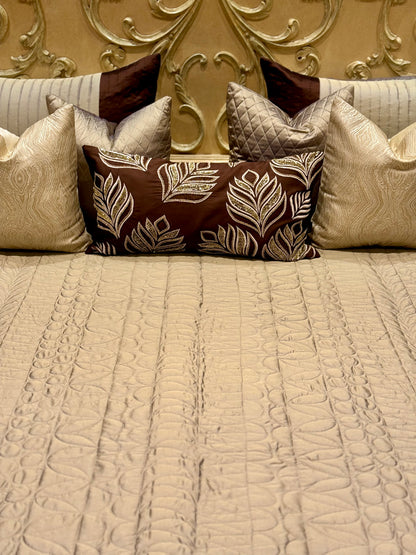 THE GOLD AND BROWN MAPLE BEDDING SET