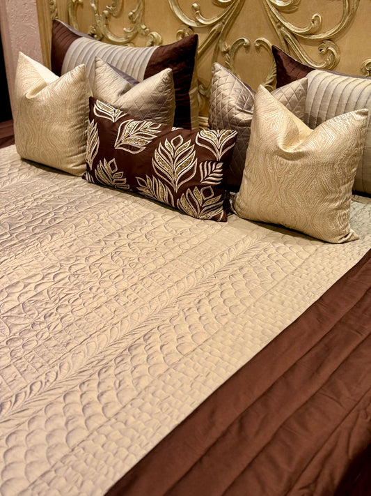 THE GOLD AND BROWN MAPLE BEDDING SET