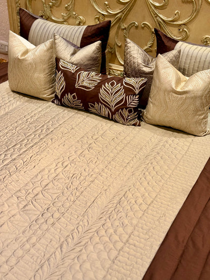 THE GOLD AND BROWN MAPLE BEDDING SET