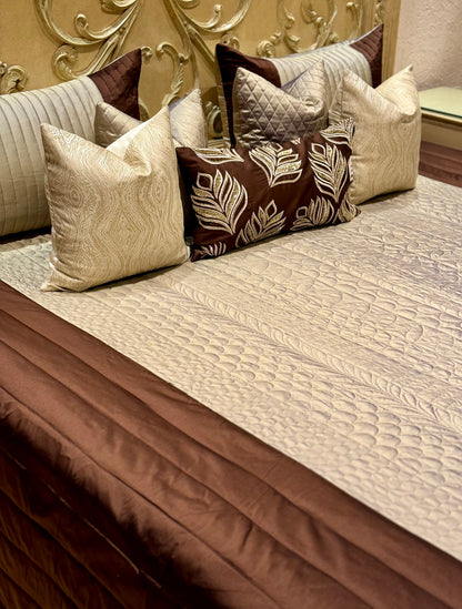 THE GOLD AND BROWN MAPLE BEDDING SET