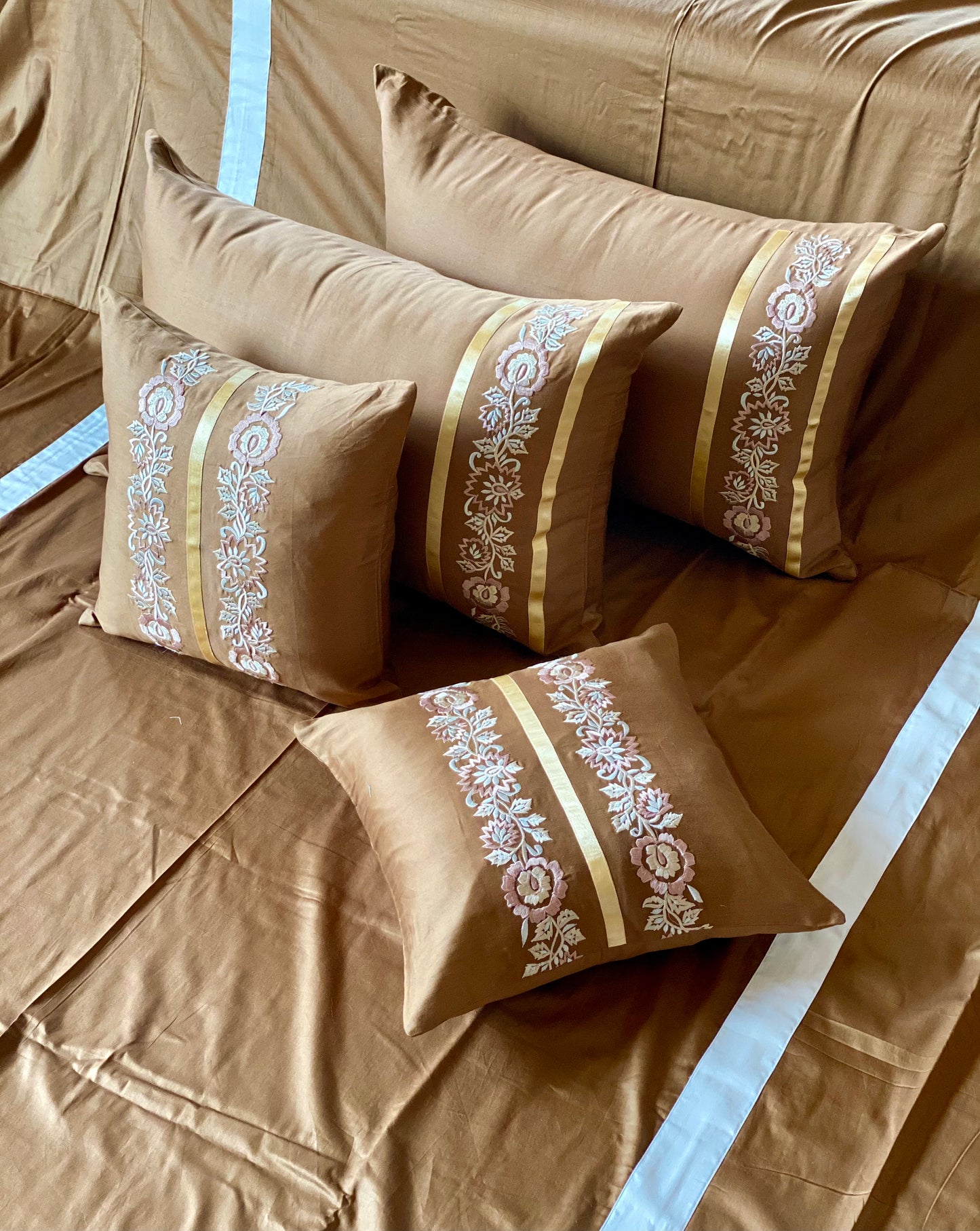 THE BROWN DAISY BEDSHEET