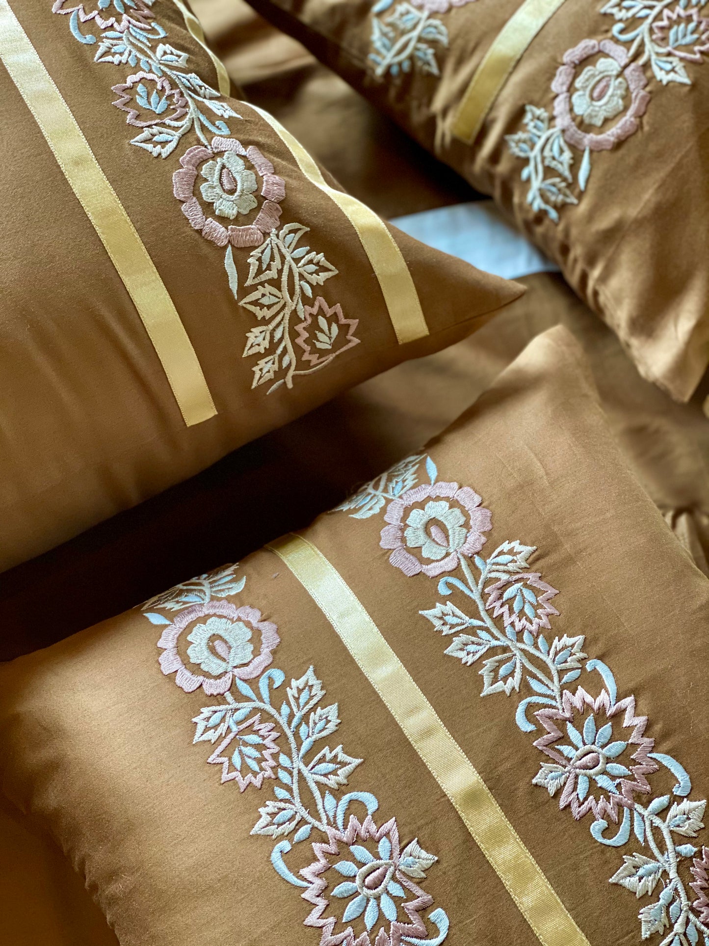 THE BROWN DAISY BEDSHEET